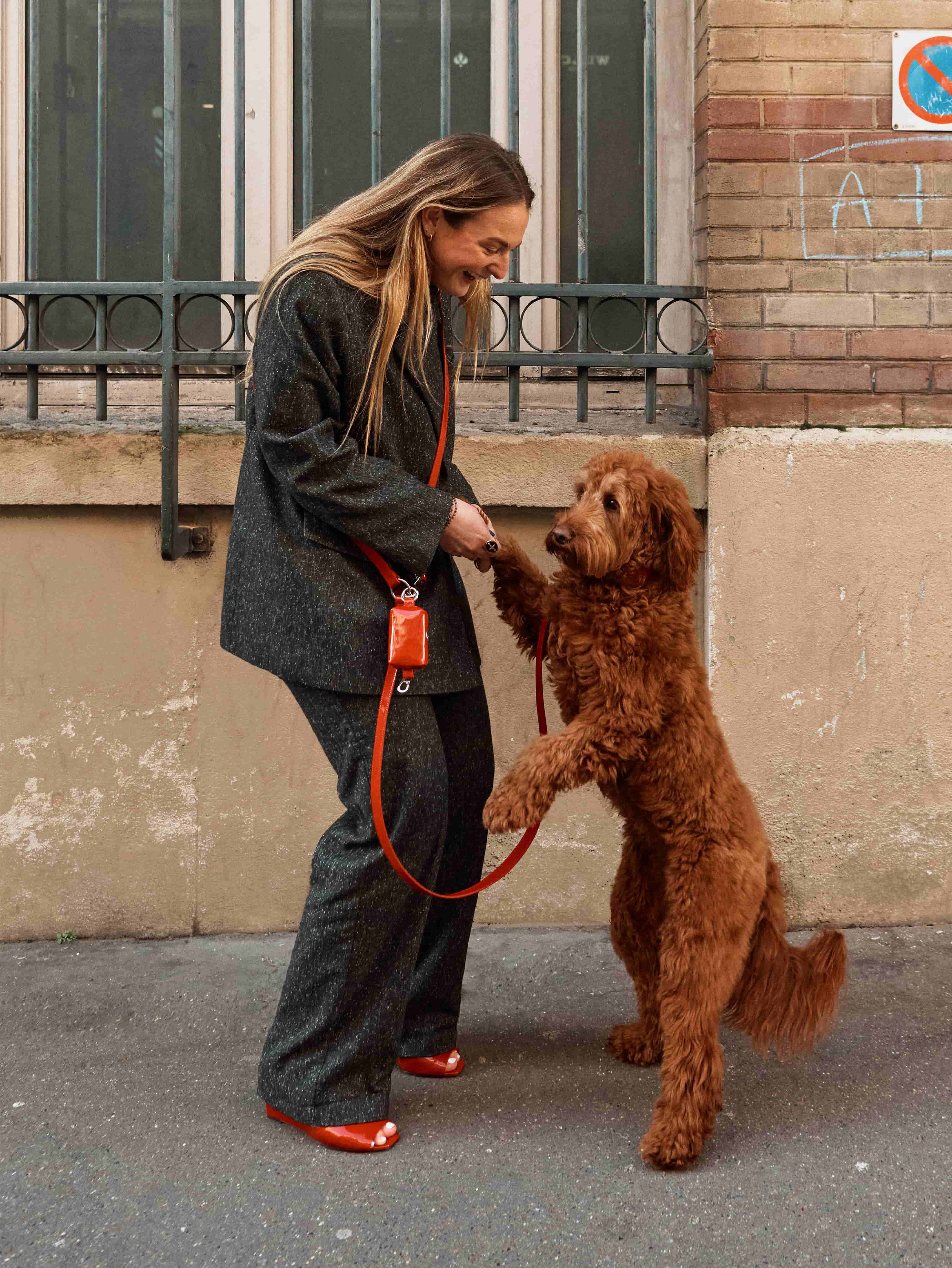 Rintintin - Distributeur de sacs canin cuir verni rouge - Image 3