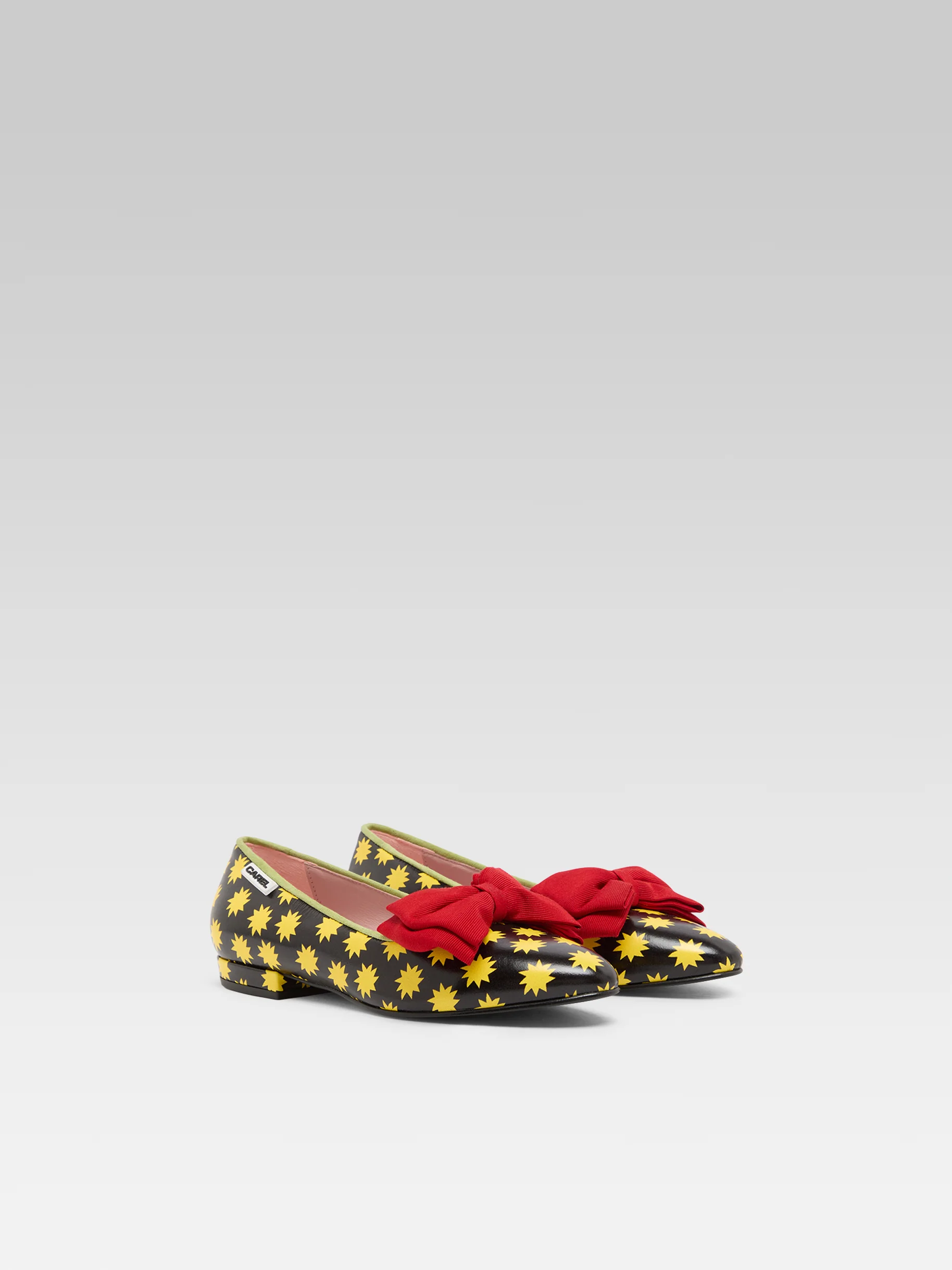 Star M - Ballerines cuir noir et étoiles jaunes à noeud rouge - Image 3